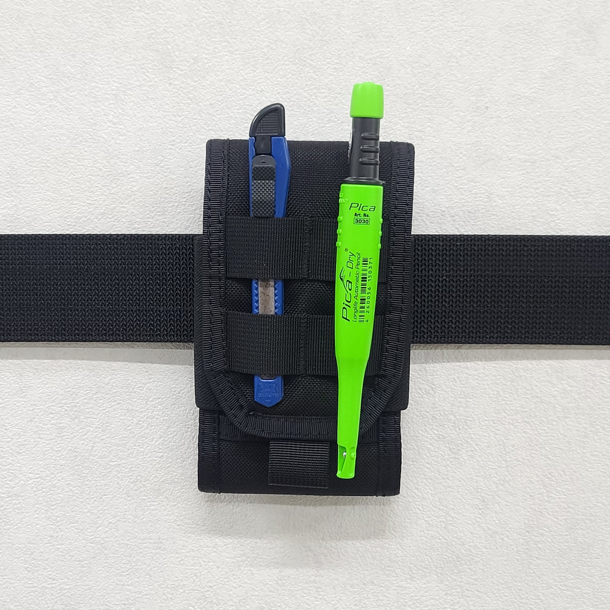 DURAWORK 401 Mobile Pouch S with front webbing loops holding a pen, demonstrating its added utility.