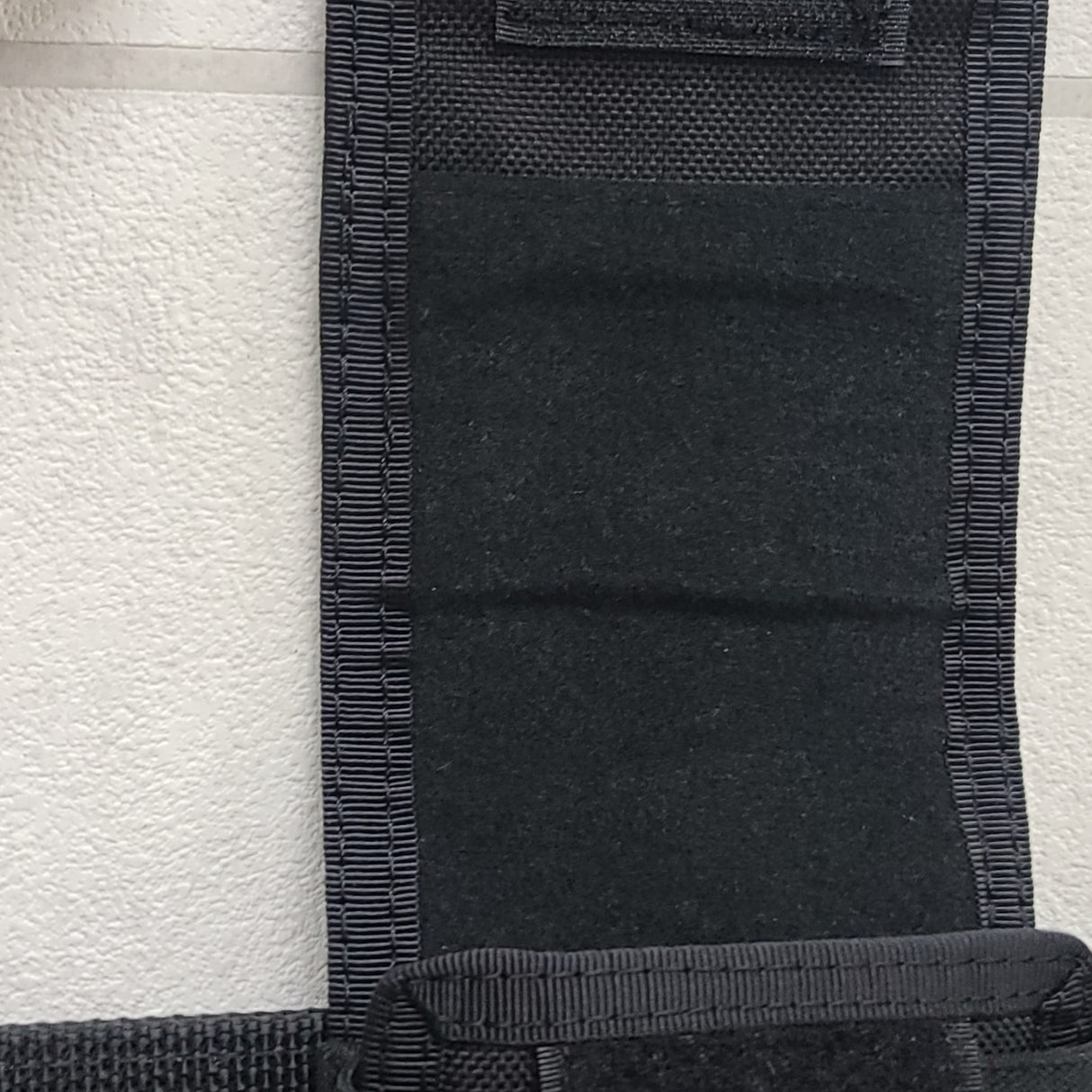Interior view of the DURAWORK 401 Mobile Pouch S showcasing its soft, scratch-free lining for phone screen protection.