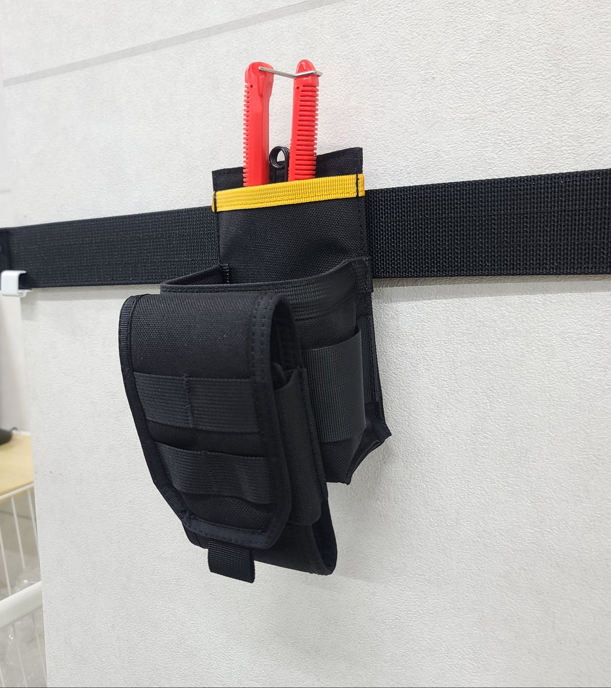 Lightweight (90g) DURAWORK 401 Mobile Pouch S, available in Black and Brown, offering rugged phone protection for tool belts.