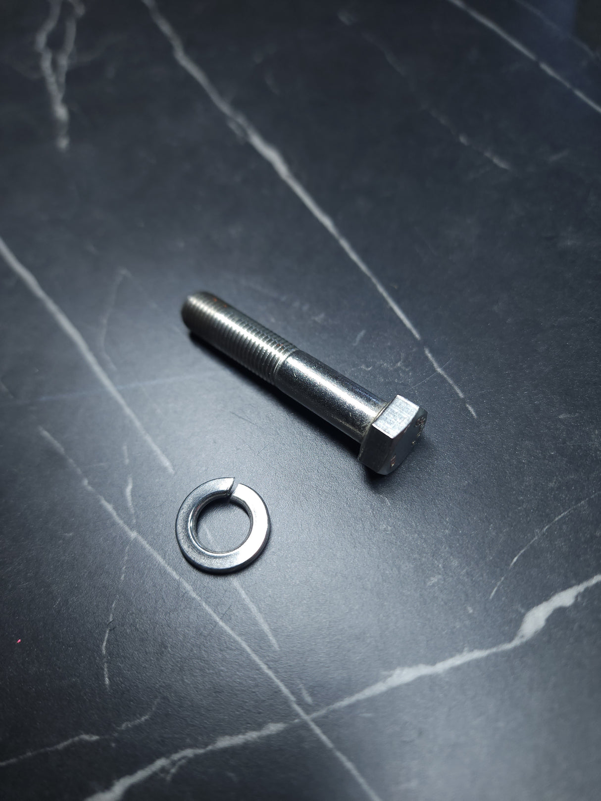 Un perno de repuesto de acero inoxidable hexagonal para cabezas de acero Martinez