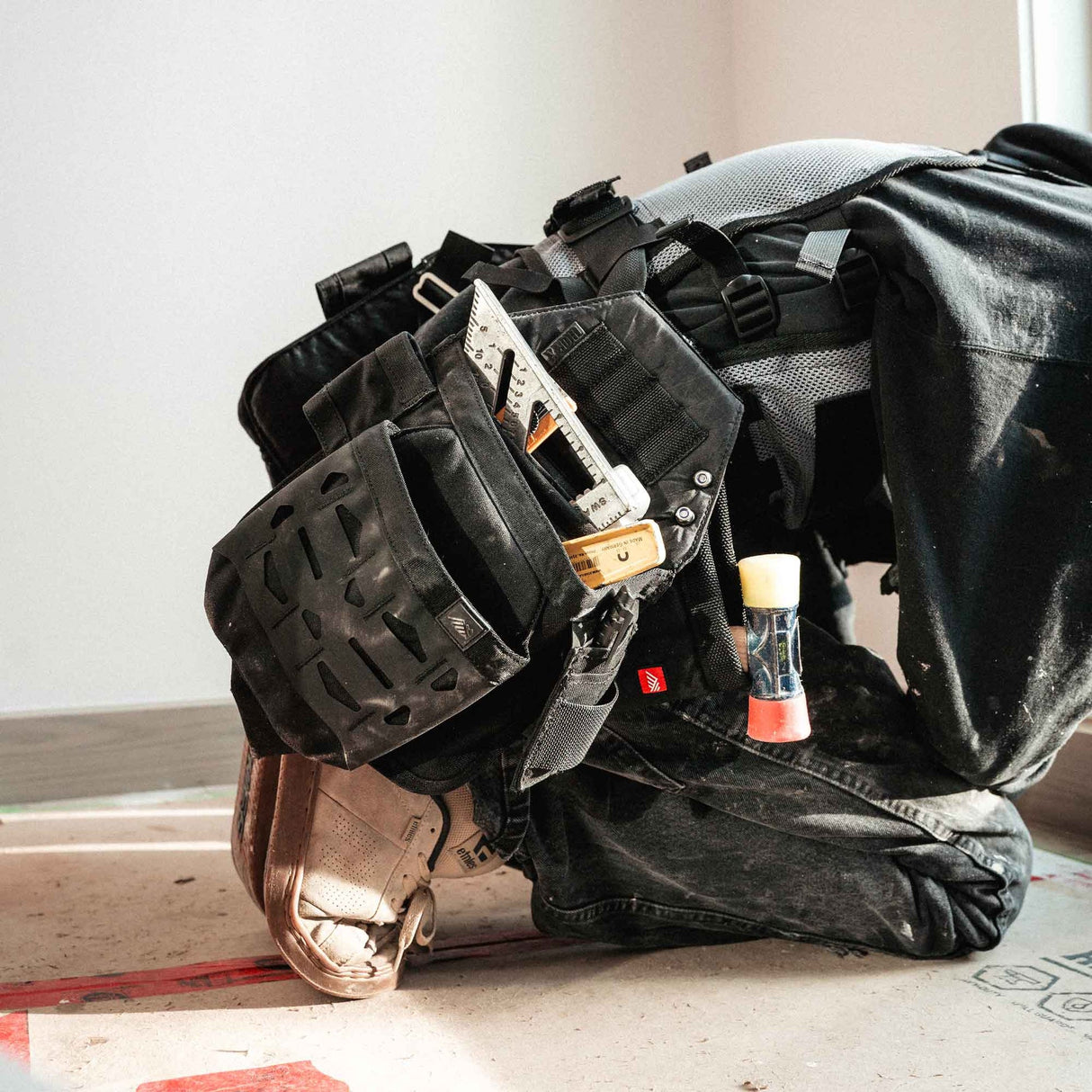 Thor X Pouch featuring D-ring for tool tether and external attachment points.