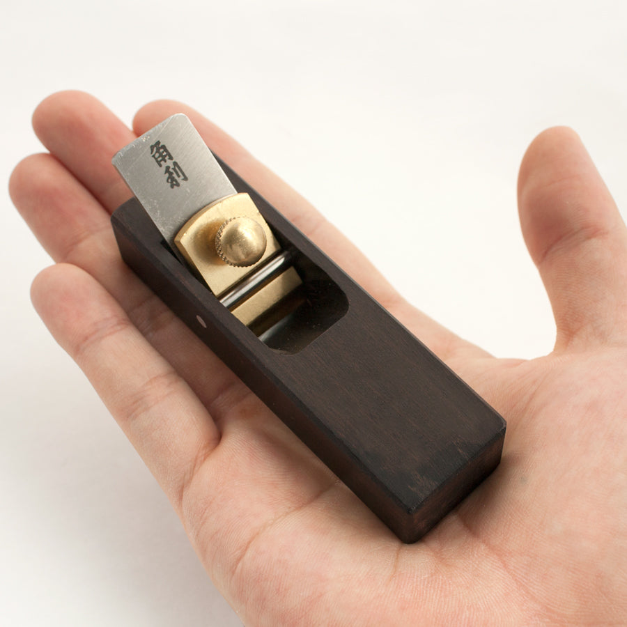 Cepillo de mano Kakuri Mini de ébano n.° 12 convexo