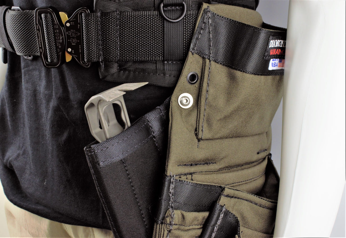 Diamondback flat bar holster mounted on pouch loaded with nail puller 02