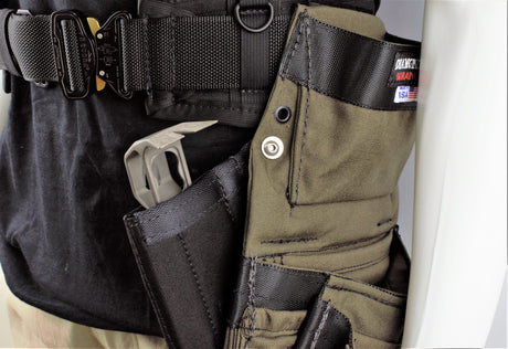 Diamondback flat bar holster mounted on pouch loaded with nail puller 02