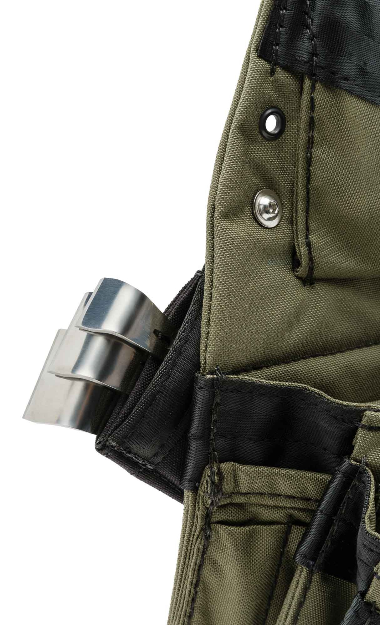 Diamondback flat bar holster mounted on pouch loaded with flat bars detailed view