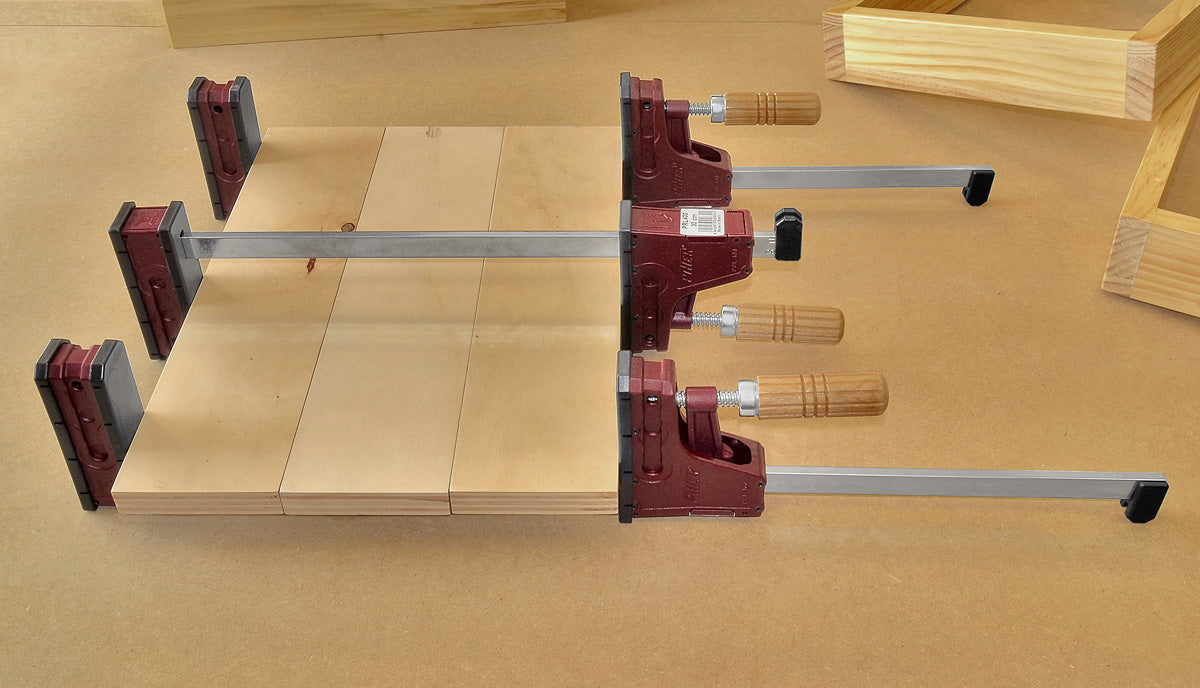 PRL 400 Parallel Clamp with non-slip protection caps and trapezoidal threaded screw.