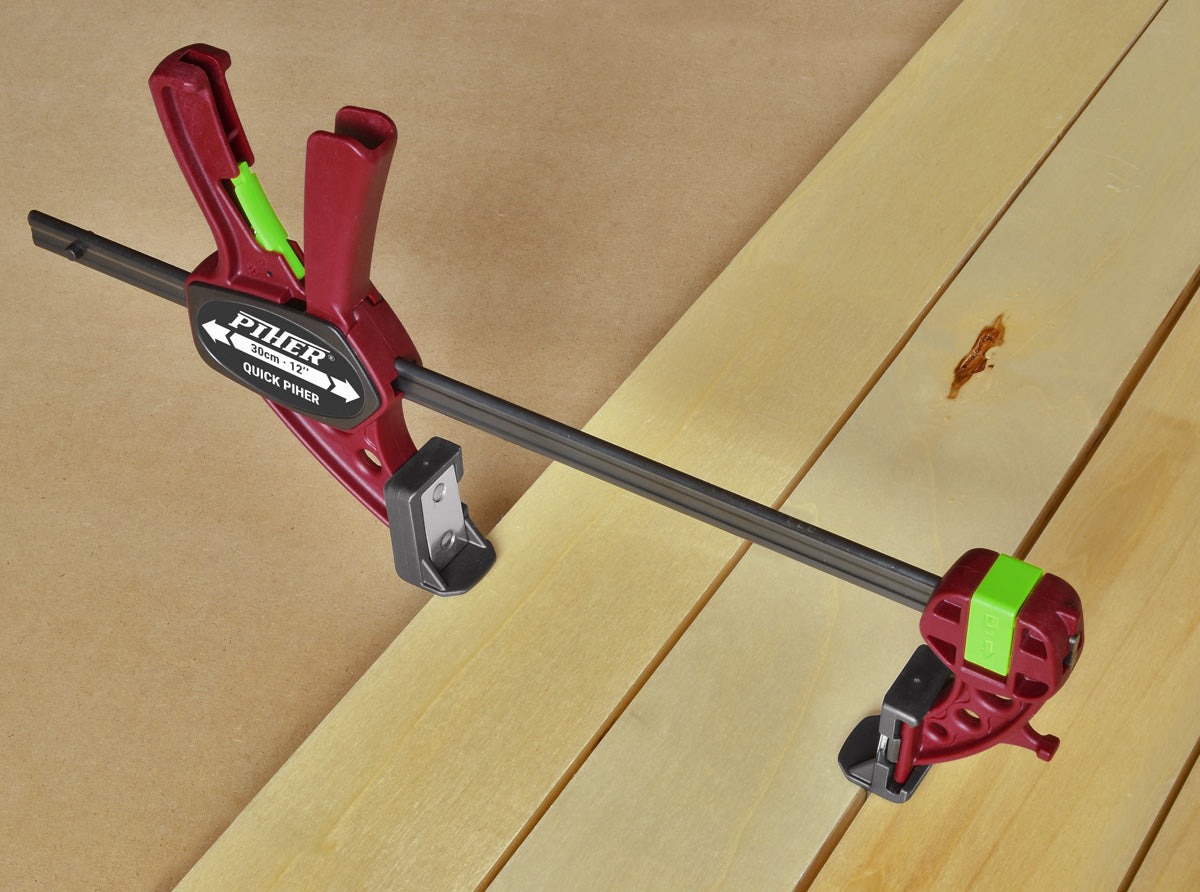 Close-up of Piher deck clamp cap attached to a Quick Piher clamp, ensuring precise deck board spacing.