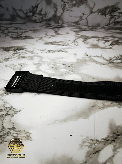 The back view of a Diamondback Cobra fashion belt with a tach/buckle mechanism, offering both functionality and style in a tool and accessory organiser.