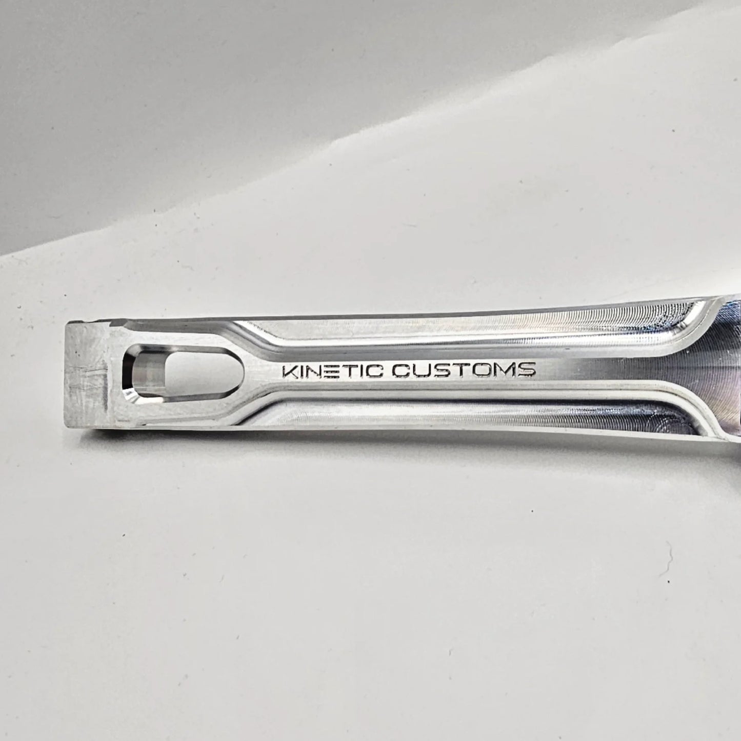 Kinetic Customs The Raptor Mango de aluminio únicamente