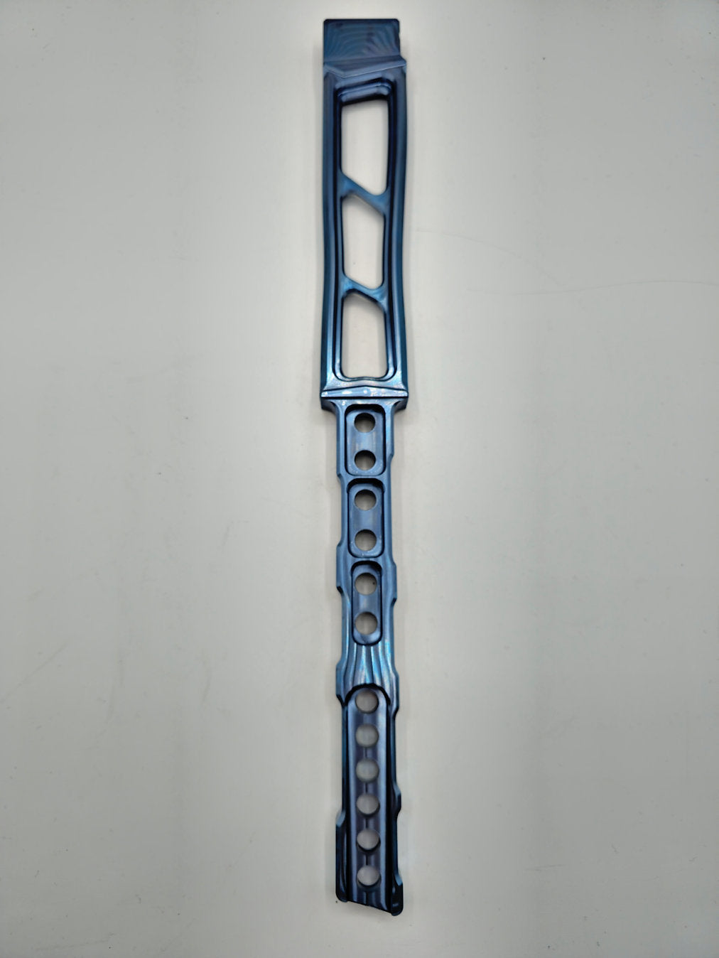 Kinetic Customs The Titan - Mango de titanio