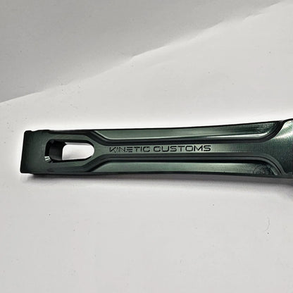 Kinetic Customs The Raptor Mango de aluminio únicamente