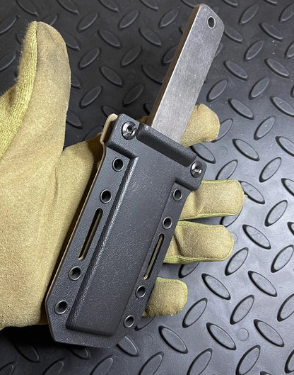 Rogan MUTT EOD con funda de Kydex