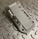 Rogan MUTT EOD con funda de Kydex