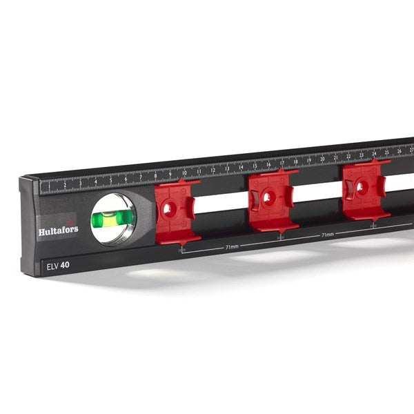 The non-slip rubber spacers and C-shaped aluminium profile of the 40cm Hultafors electrician's level.
