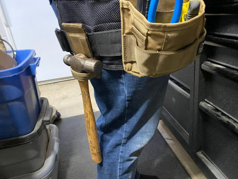 Soporte de cinturón para martillo/hacha AIMS™ con imán