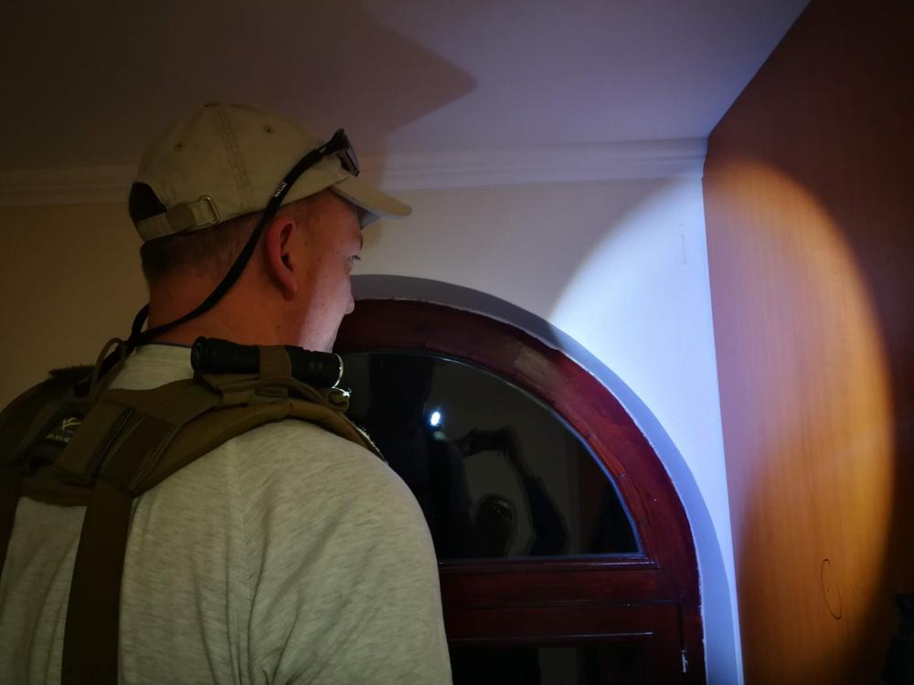 Mini nivelador de linterna para sujetar al hombro