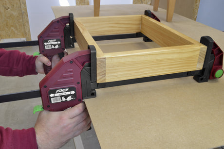 Maxi Quick 300, designed for one-handed use with 300kg maximum pressure.